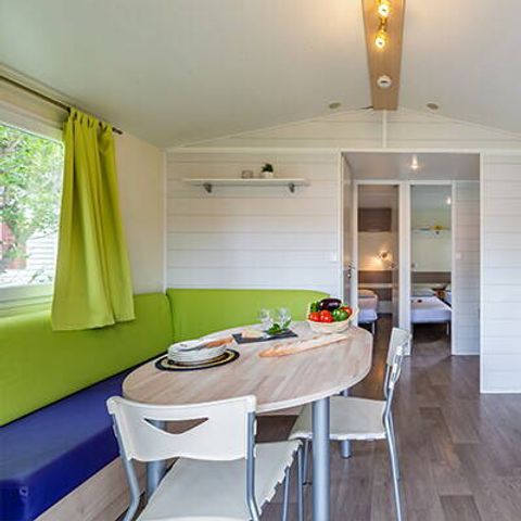 Mobilheim 4 Personen - Mobilheim | Classic | 2 Schlafz. | 4 Pers. | Überdachte Terrasse | 1 Bad