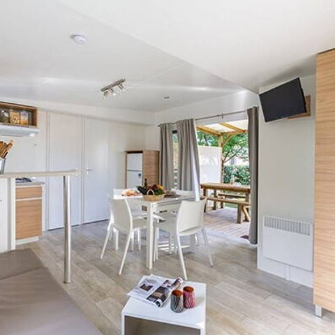Mobilheim 8 Personen - Mobilheim | Premium Exclusive | 4 Zi. | 8 Pers. | Überdachte Terrasse | 1 Bad | Klimaanlage | TV