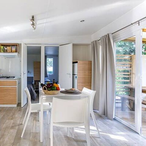 Mobilheim 8 Personen - Mobilheim | Premium Exclusive | 4 Zi. | 8 Pers. | Überdachte Terrasse | 1 Bad | Klimaanlage | TV