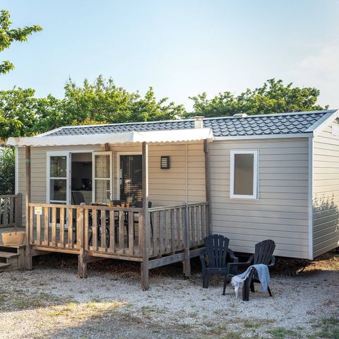 Mobilheim 4 Personen - Mobilheim | Ultimate | 2 Schlafz. | 4 Pers. | Überdachte Terrasse | 1 Bad | Klimaanlage | TV
