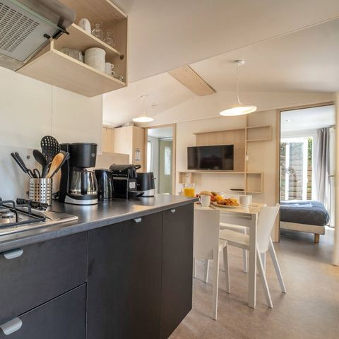 Mobilheim 4 Personen - Mobilheim | Ultimate | 2 Schlafz. | 4 Pers. | Überdachte Terrasse | 1 Bad | Klimaanlage | TV