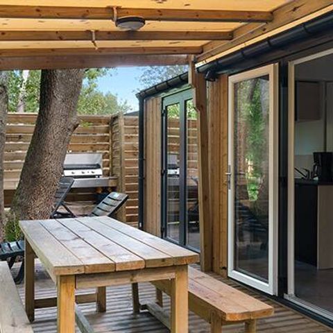 Mobilheim 6 personen - Mobilheim | Premium Exclusive | 3 Zi. | 6 Pers. | Erhöhte Terrasse | Jacuzzi | Außendusche | 1 Bad | Klimaanlage | TV