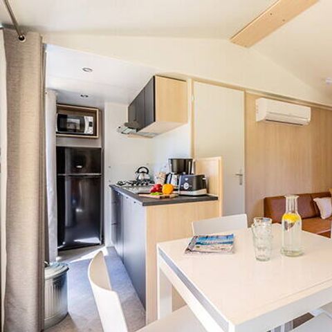 Mobilheim 6 personen - Mobilheim | Premium Exclusive | 3 Zi. | 6 Pers. | Erhöhte Terrasse | Jacuzzi | Außendusche | 1 Bad | Klimaanlage | TV