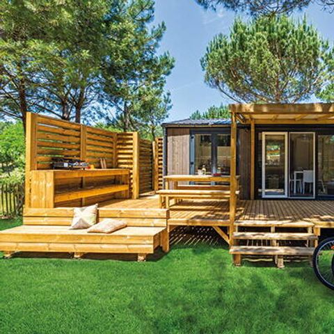 Mobilheim 6 personen - Mobilheim | Premium Exclusive | 3 Zi. | 6 Pers. | Erhöhte Terrasse | Jacuzzi | Außendusche | 1 Bad | Klimaanlage | TV