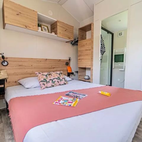 Mobilheim 4 Personen - Duo Premium 3 Zimmer 4 Personen Jacuzzi + Klimatisiert + TV