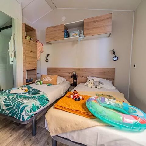 Mobilheim 4 Personen - Duo Premium 3 Zimmer 4 Personen Jacuzzi + Klimatisiert + TV