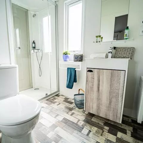 Mobilheim 6 Personen - Trio Premium 4 Zimmer 6 Personen Jacuzzi + Klimatisiert + TV