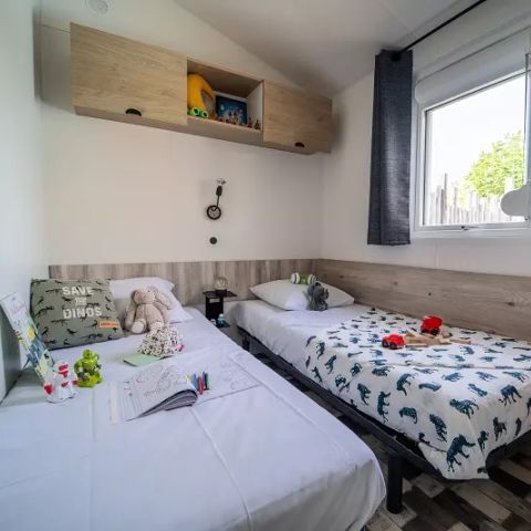 Mobilheim 6 Personen - Trio Premium 4 Zimmer 6 Personen Jacuzzi + Klimatisiert + TV