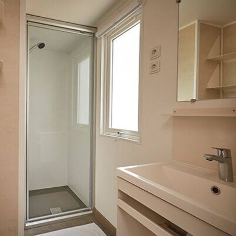 Mobilheim 4 Personen - Mobilheim | Premium Exclusive | 2 Zi. | 4 Pers. | Terrasse Lounge | Klima | TV