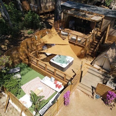Mobilheim 10 Personen - NEW 2024 Cottage Gartenseite Jacuzzi (6/8P) PRESTIGE 3CH. 2SDB + TIPI 2 Schlafplätze