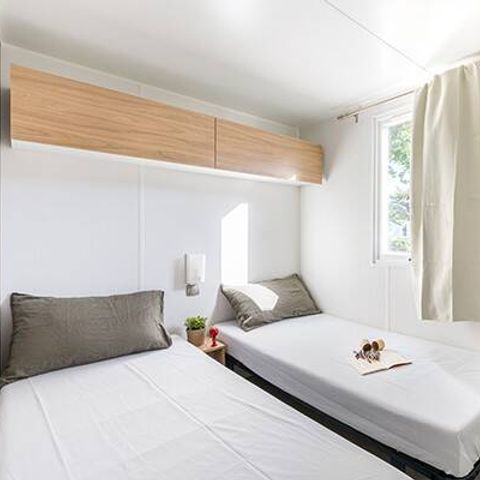 Mobilheim 6 Personen - Komfort | 3 Schlafz. | 6 Pers. | Erhöhte Terrasse | 1 Bad | TV