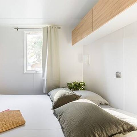 Mobilheim 6 Personen - Komfort | 3 Schlafz. | 6 Pers. | Erhöhte Terrasse | 1 Bad | TV