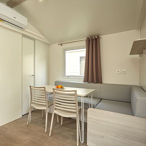 Mobilheim 4 personen - Mobilheim | Premium Azure | 2 Zi. | 4 Pers. | Erhöhte Terrasse | Klimaanlage | TV