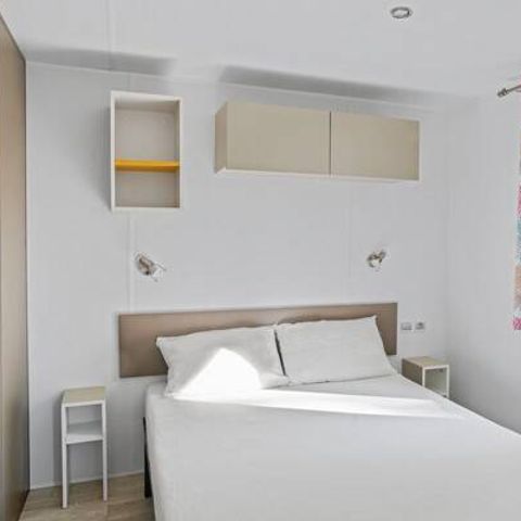 Mobilheim 4 Personen - Mobilheim | Premium | 2 Zi. | 4 Pers. | Einfache Terrasse | TV
