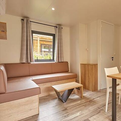 Mobilheim 6 Personen - Mobilheim | Premium Exclusive | 3 Zi. | 6 Pers. | Erhöhte Terrasse | Klimaanlage | TV