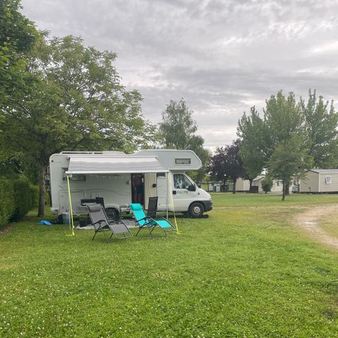 Stellplatz - Pauschale Confort - Stellplatz mit Strom inbegriffen -.