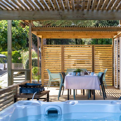 Mobilheim 6 personen - EXKLUSIV 3 Schlafzimmer Jacuzzi mit Master-Suite
