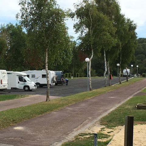 Stellplatz - Befestigter Wohnmobilstellplatz (es dürfen keine Zelte oder Wohnwagen aufgestellt werden)