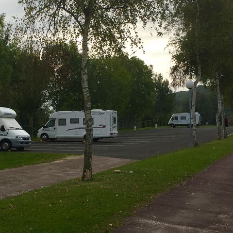 Stellplatz - Befestigter Wohnmobilstellplatz (es dürfen keine Zelte oder Wohnwagen aufgestellt werden)