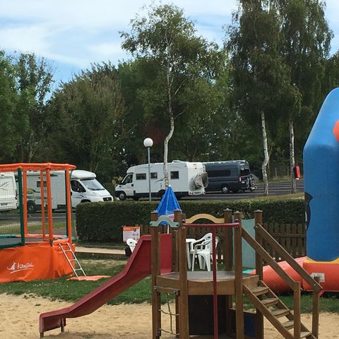 Stellplatz - Befestigter Wohnmobilstellplatz (es dürfen keine Zelte oder Wohnwagen aufgestellt werden)