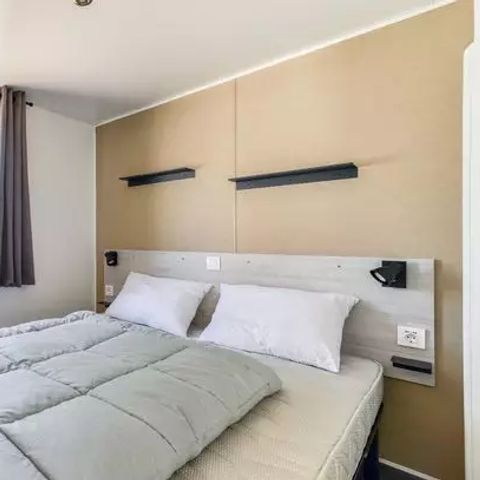 Mobilheim 4 Personen - Premium | 2 Schlafz. | 4 Pers. | Lounge Terrasse | Klimaanlage | TV