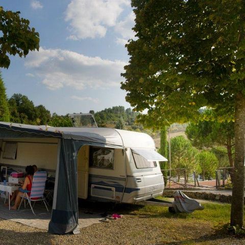 Stellplatz - Großer Stellplatz - 60m² - Auto