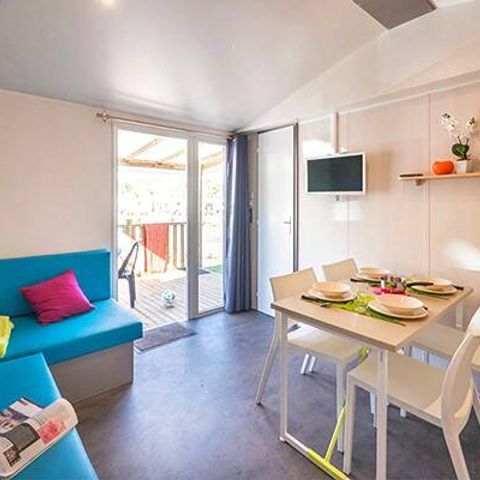 Mobilheim 4 personen - Ultimate | 2 Zimmer | 4 Personen | Erhöhte Terrasse | Whirlpool | 2 Badezimmer | Klimaanlage | TV