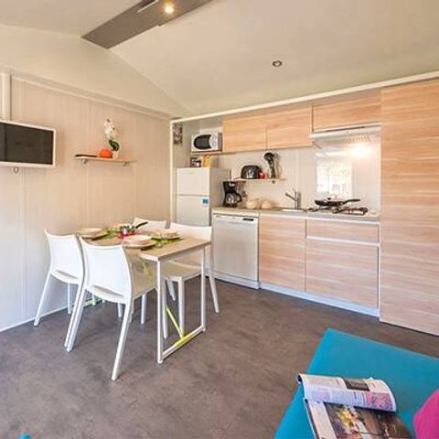 Mobilheim 4 personen - Ultimate | 2 Zimmer | 4 Personen | Erhöhte Terrasse | Whirlpool | 2 Badezimmer | Klimaanlage | TV