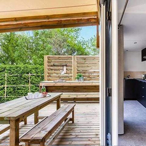 Mobilheim 4 personen - Ultimate | 2 Zi. | 4 Pers. | Erhöhte Terrasse | Tropische Dusche | 1 Bad | Klimaanlage | TV