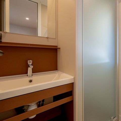 Mobilheim 8 personen - Mobilheim | Comfort | 4 Zi. | 8 Pers. | Erhöhte Terrasse | 2 Bäder | Clim.