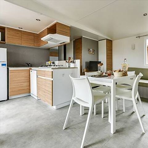 Mobilheim 6 personen - Mobilheim | Ultimate | 3 Schlafz. | 6 Pers. | Erhöhte Terrasse | 2 Bad | Klimaanlage | TV