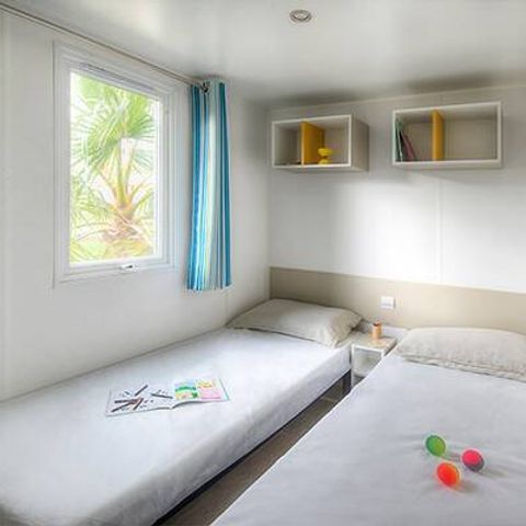 Mobilheim 6 personen - Ultimate | 3 Zi. | 6 Pers. | Erhöhte Terrasse | Jacuzzi | 2 Bäder | Klimaanlage | TV