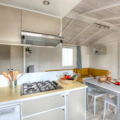 Mobilheim 6 personen - Ultimate | 3 Zi. | 6 Pers. | Erhöhte Terrasse | Jacuzzi | 2 Bäder | Klimaanlage | TV