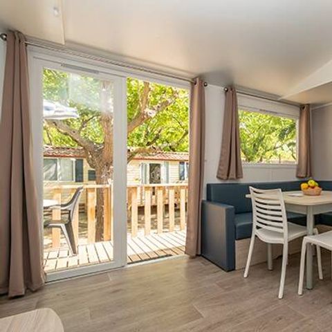 Mobilheim 6 Personen - Mobilheim | Premium | 3 Schlafz. | 6 Pers. | Terrasse Lounge | Klimaanlage | TV