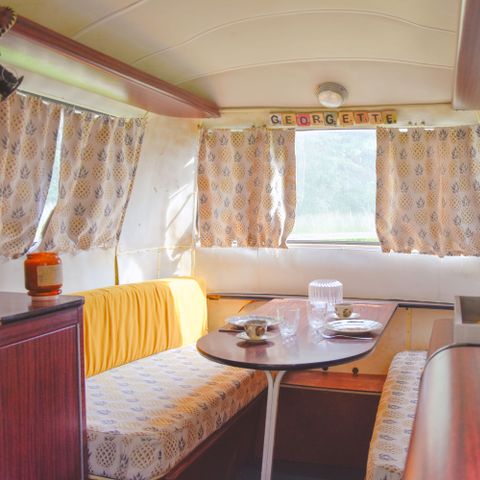 Wohnwagen 2 Personen - Kleiner Vintage-Wohnwagen inmitten der Domaine