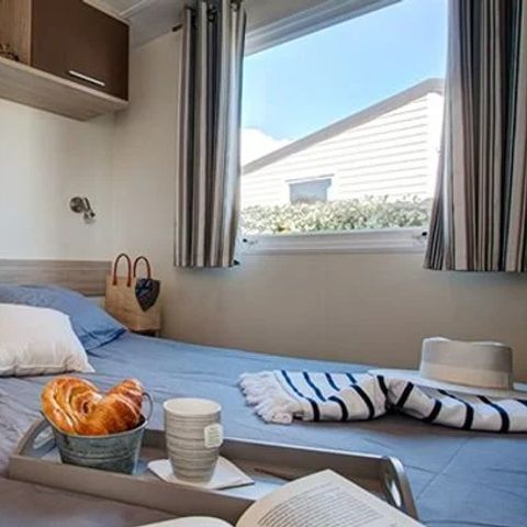 Mobilheim 4 Personen - Mobilheim | Comfort XL | 2 Zi. | 4 Pers. | Nicht überdachte Hochterrasse | TV