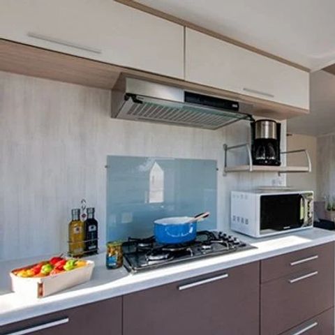 Mobilheim 4 Personen - Mobilheim | Comfort XL | 2 Zi. | 4 Pers. | Nicht überdachte Hochterrasse | TV