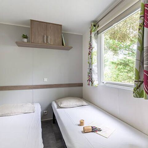 Mobilheim 4 Personen - Comfort | 2 Schlafz. | 4 Pers. | Erhöhte, nicht überdachte Terrasse | TV