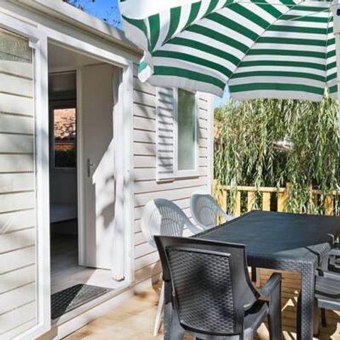 Mobilheim 4 Personen - Comfort | 2 Schlafz. | 4 Pers. | Nicht überdachte Hochterrasse