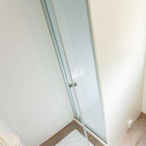 Mobilheim 4 Personen - Comfort | 2 Zi. | 4 Pers. | Einzelne Terrasse | Klimaanlage | TV