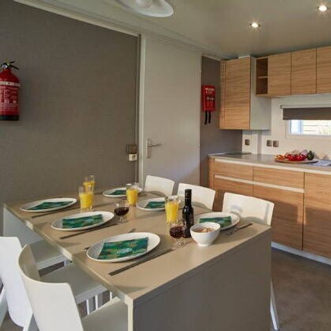 Mobilheim 6 Personen - Premium | 3 Zi. | 6 Pers. | Erhöhte Terrasse | 1 Bad | Klimaanlage