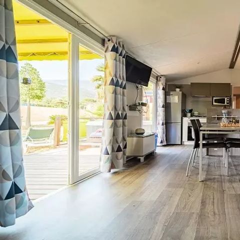 Mobilheim 6 Personen - Trio Premium 4 Zimmer 6 Personen Jacuzzi + Klimatisiert + TV