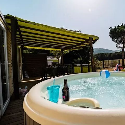 Mobilheim 6 Personen - Trio Premium 4 Zimmer 6 Personen Jacuzzi + Klimatisiert + TV