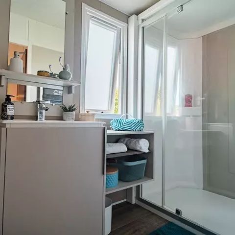 Mobilheim 6 Personen - Trio Premium 4 Zimmer 6 Personen Jacuzzi + Klimatisiert + TV