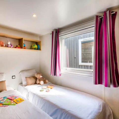 Mobilheim 4 Personen - Mobilheim | Comfort | 2 Zi. | 4 Pers. | Erhöhte Terrasse | Klimaanlage | TV