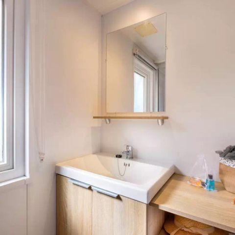 Mobilheim 4 Personen - Mobilheim | Comfort | 2 Zi. | 4 Pers. | Erhöhte Terrasse | Klimaanlage | TV