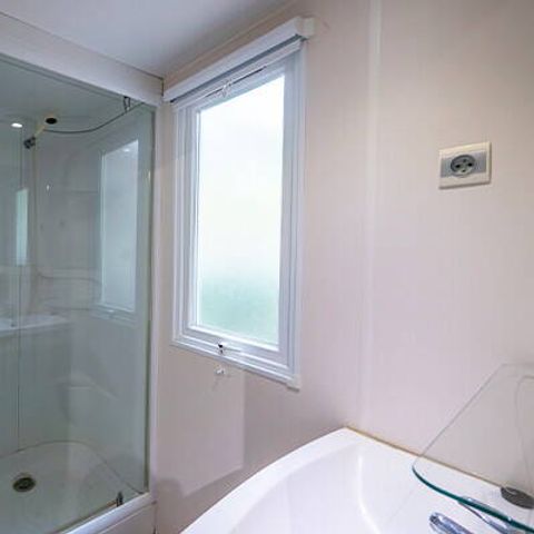 Bungalow 4 Personen - Mobilheim | Classic | 2 Zi. | 4 Pers. | Einfache Terrasse