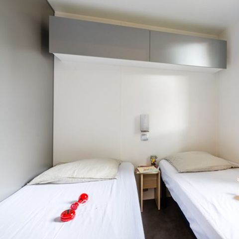 Mobilheim 4 personen - Classic XL | 2 Schlafz. | 4 Pers. | Erhöhte Terrasse