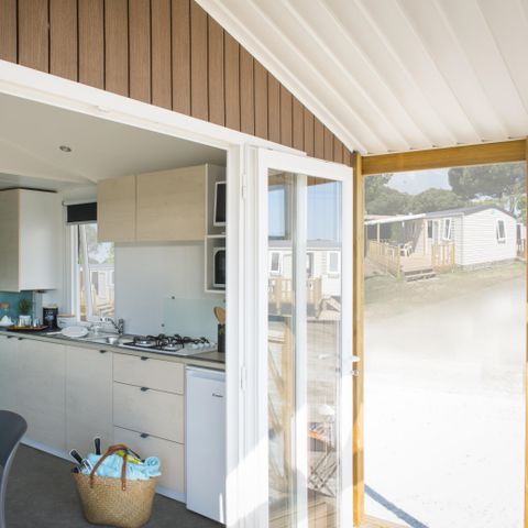 Mobilheim 4 personen - Premium 25 m² inkl. überdachte Terrasse- 2 Zimmer +TV + Geschirrspülmaschine + BBQ