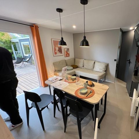 Mobilheim 4 personen - Komfort 32m² (2 Zimmer) darunter überdachte Terrasse + TV + BBQ